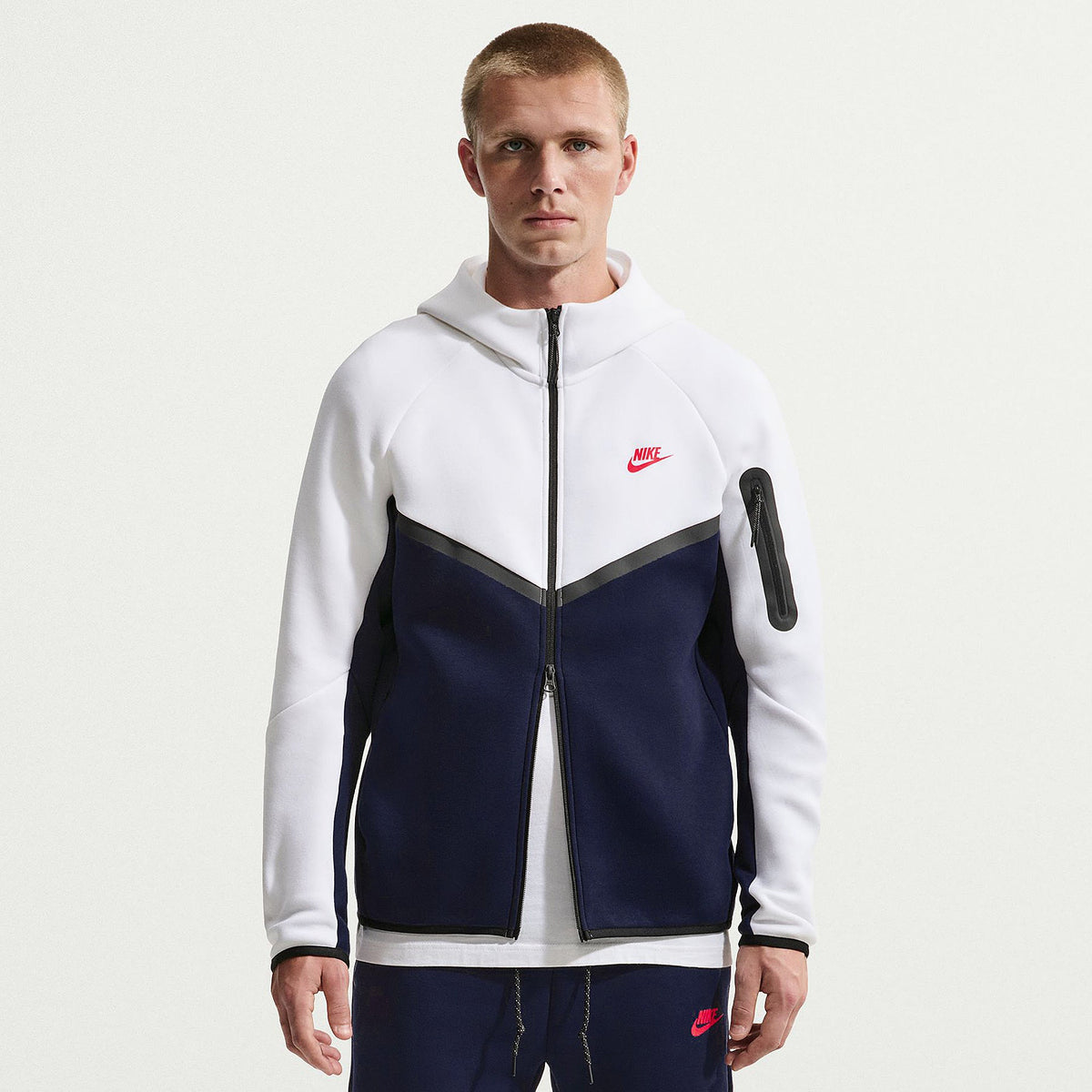 Moletom Nike Sportswear Tech Fleece Full Zip Windrunner Hoodie - Branco, Azul-marinho e Vermelho