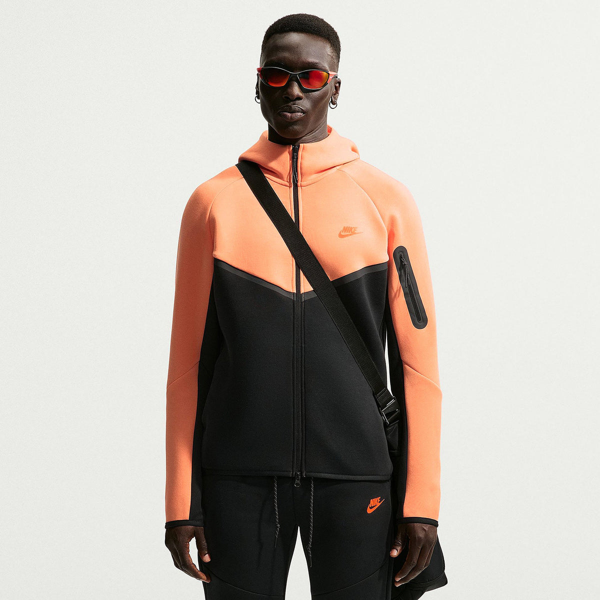 Moletom Nike Sportswear Tech Fleece Full Zip Windrunner Hoodie - Laranja-claro, Preto e Vermelho