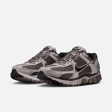 Nike Zoom Vomero 5 - Roxo escuro / Vinho acinzentado / Cinza / Cinza-pedra / Preto