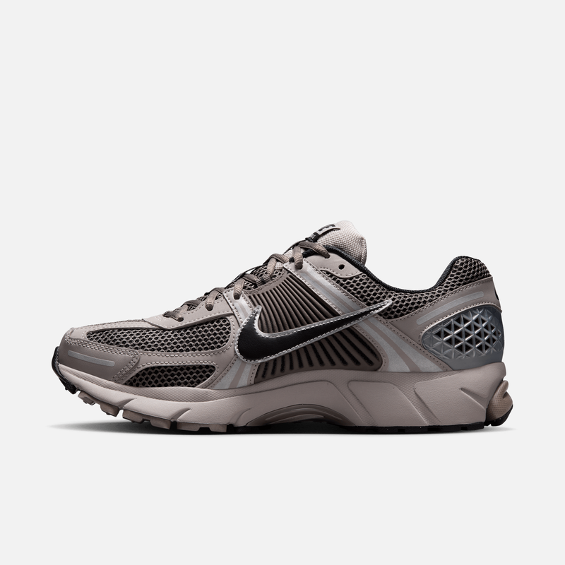 Nike Zoom Vomero 5 - Roxo escuro / Vinho acinzentado / Cinza / Cinza-pedra / Preto