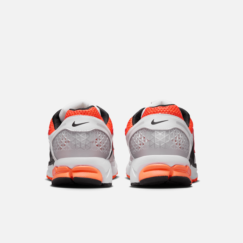 Nike Zoom Vomero 5 - Laranja / Branco / Platinado metálico / Preto