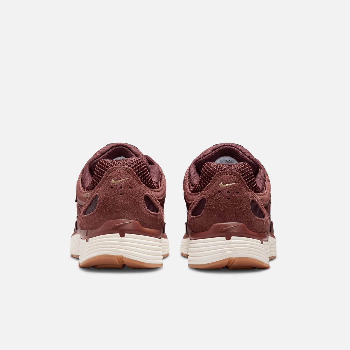 Nike P-6000 SE - Marrom-escuro / Dourado metálico / Marfim-claro / Vinho