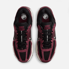 Nike Zoom Vomero 5 - Vermelho escuro / Vinho / Branco-acinzentado / Preto