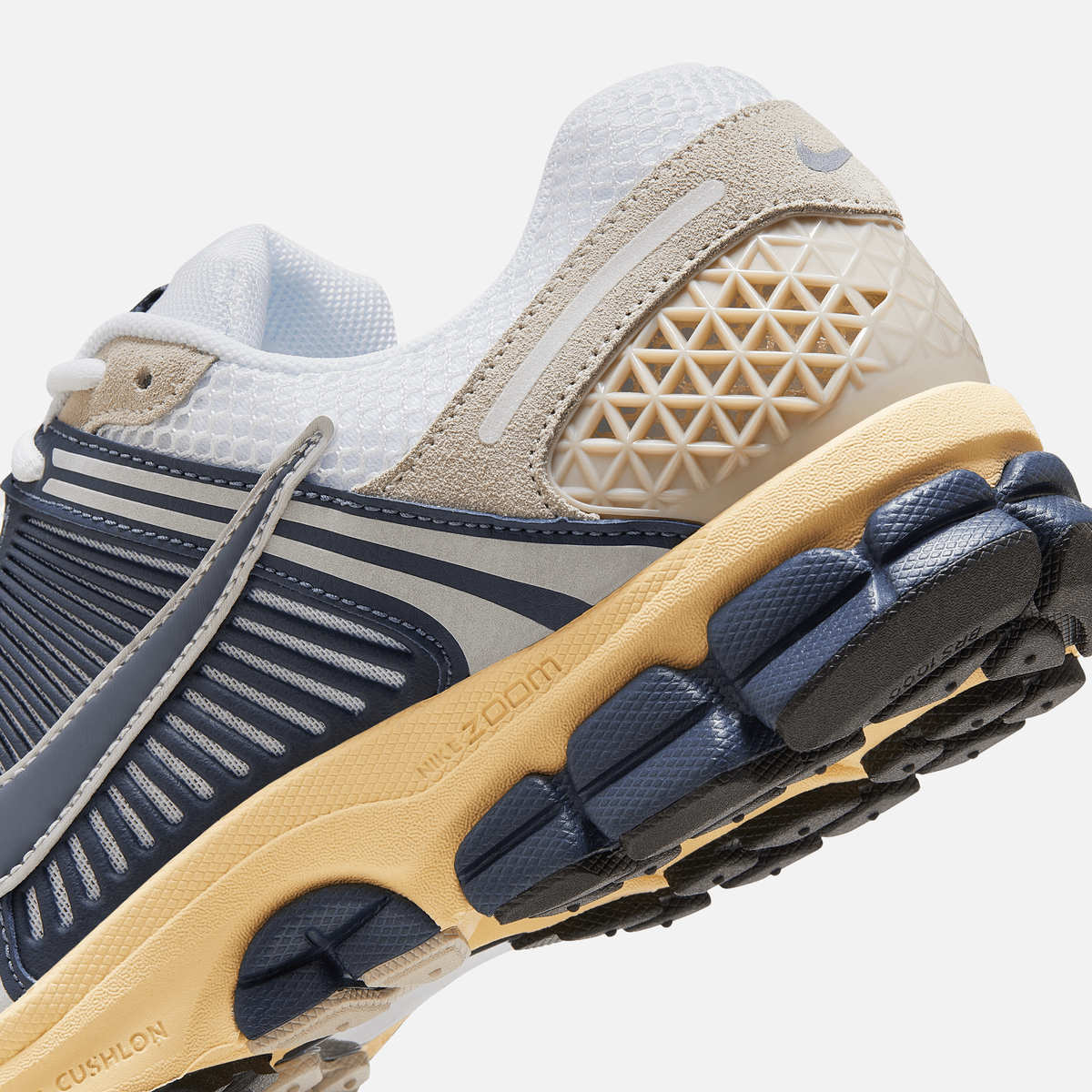 Nike Zoom Vomero 5 - Branco / Azul / Creme