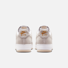 Nike Air Force 1 Low - Cinza / Marrom-claro / Branco