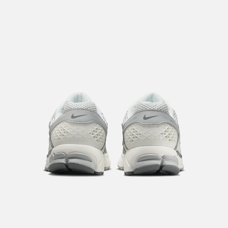 Nike Zoom Vomero 5 - Branco / Prateado metálico