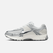 Nike Zoom Vomero 5 - Branco / Prateado metálico