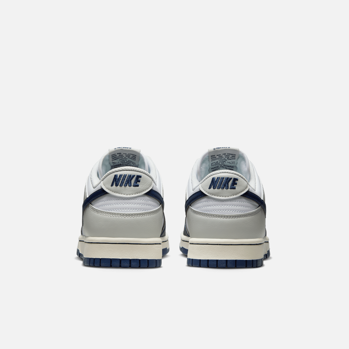 Nike Dunk Low New York Yankees - Branco / Azul-marinho / Cinza-claro / Branco-creme