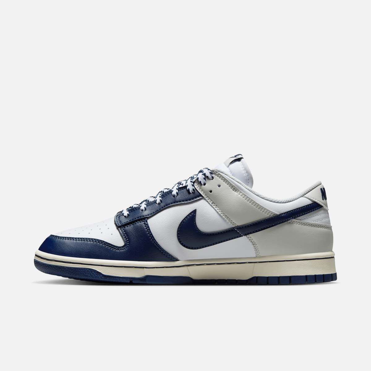 Nike Dunk Low New York Yankees - Branco / Azul-marinho / Cinza-claro / Branco-creme