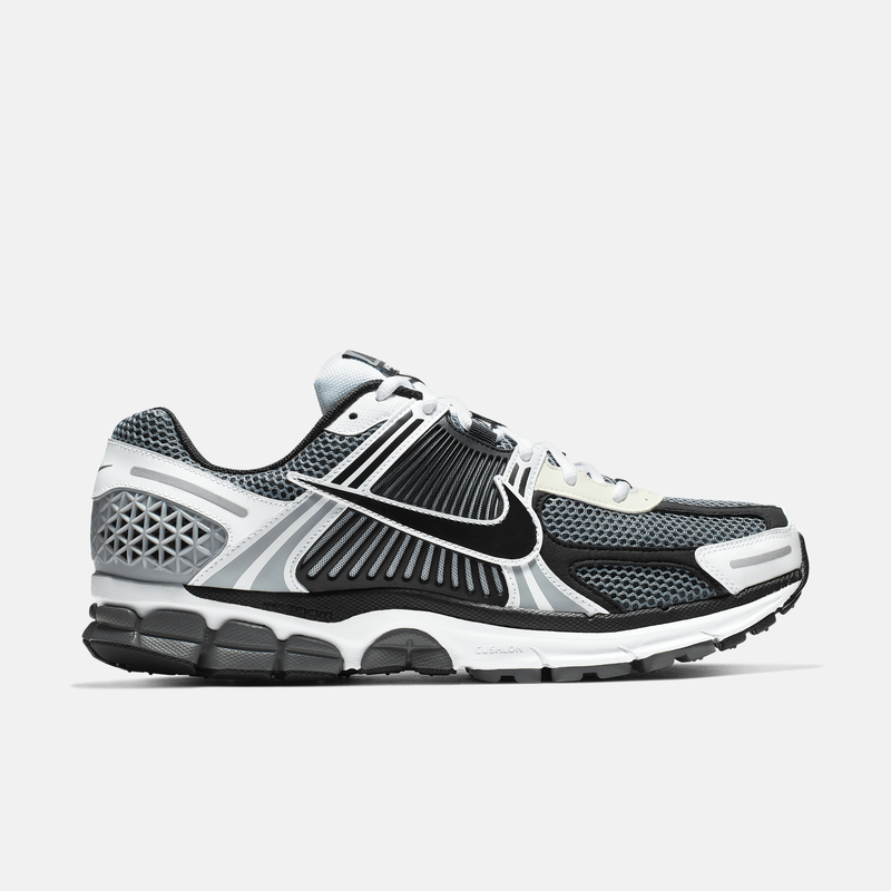 Nike Zoom Vomero 5 SE SP - Cinza escuro / Branco-creme / Preto / Branco