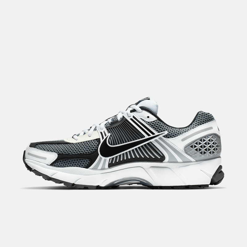 Nike Zoom Vomero 5 SE SP - Cinza escuro / Branco-creme / Preto / Branco