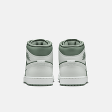 Air Jordan 1 Mid - Branco / Verde-líquen