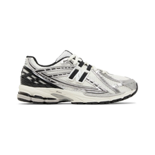 1906R - "Silver Metallic Black"