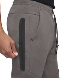 Calça jogger Nike Tech - Cáqui