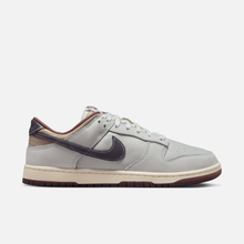 Nike Dunk Low - Branco-quebrado / Verde-abeto claro / Bege-acinzentado / Roxo-escuro