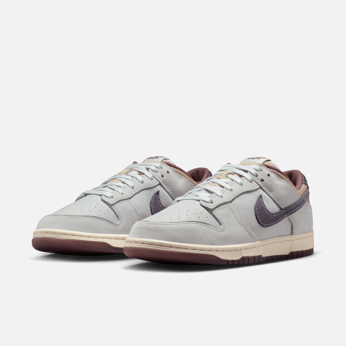 Nike Dunk Low - Branco-quebrado / Verde-abeto claro / Bege-acinzentado / Roxo-escuro