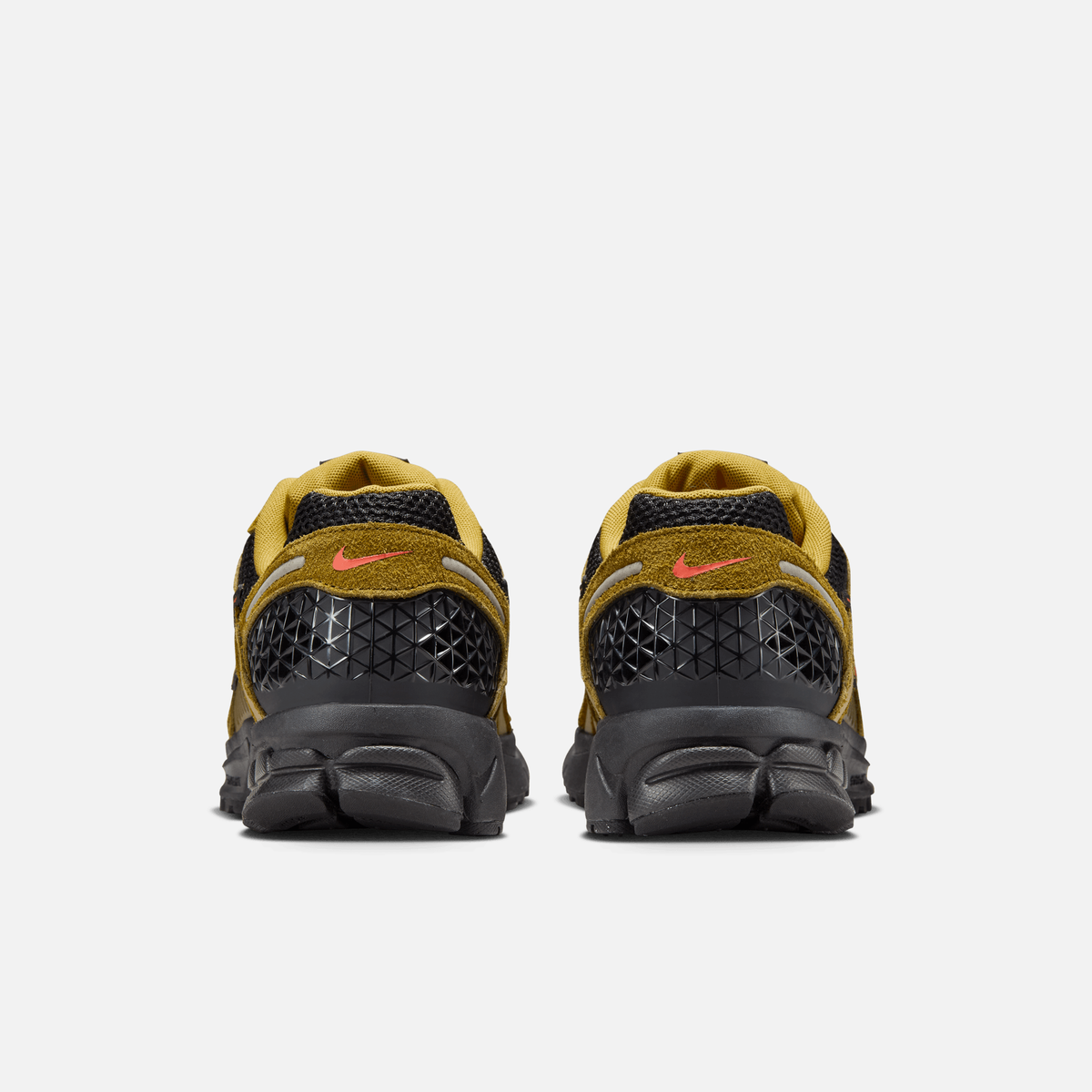 Nike Zoom Vomero 5 Premium - Verde-oliva / Preto / Verde-musgo / Vermelho