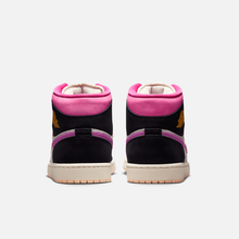 Air Jordan 1 Mid SE World - Preto / Branco-creme / Rosa-vivo / Dourado