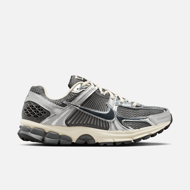 Nike Zoom Vomero 5 - Cinza / Prateado metálico / Branco-creme / Cromado