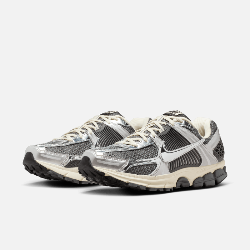 Nike Zoom Vomero 5 - Cinza / Prateado metálico / Branco-creme / Cromado