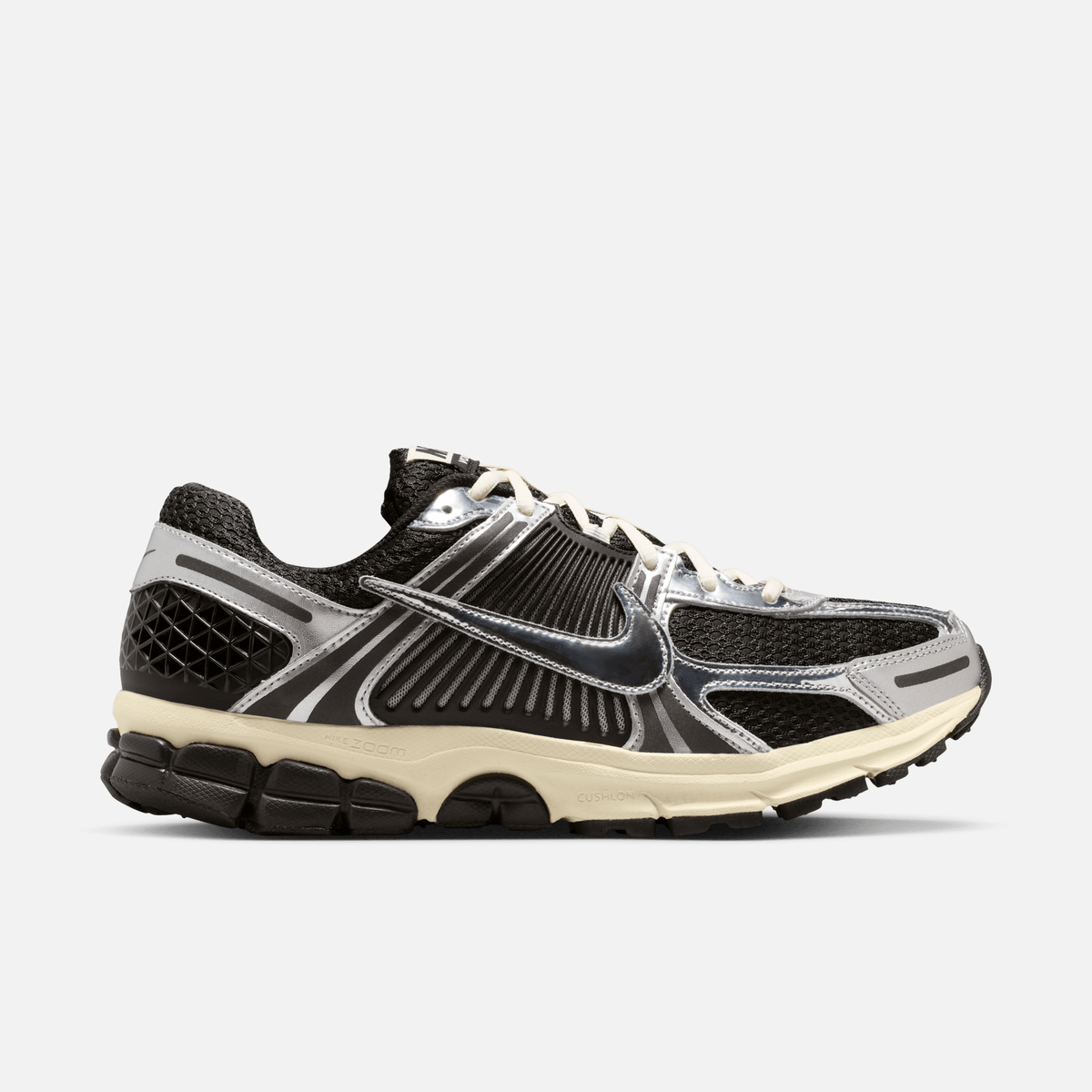 Nike Zoom Vomero 5 - Preto / Prateado metálico / Branco-creme / Cromado