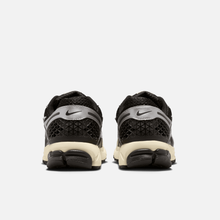 Nike Zoom Vomero 5 - Preto / Prateado metálico / Branco-creme / Cromado