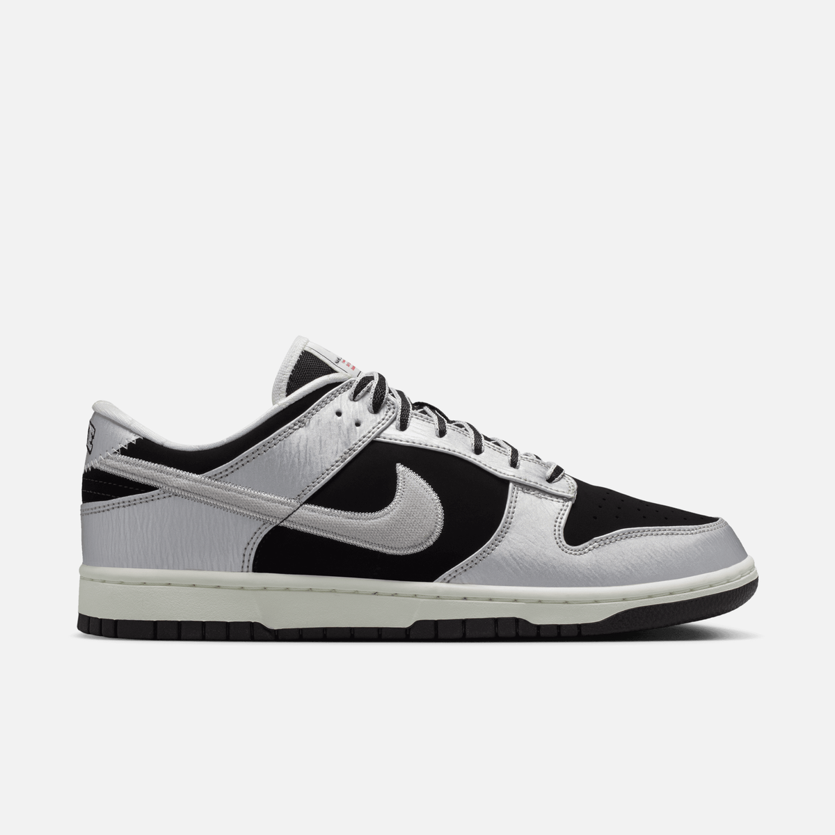 Nike Dunk Low - Prateado metálico / Preto / Branco-creme