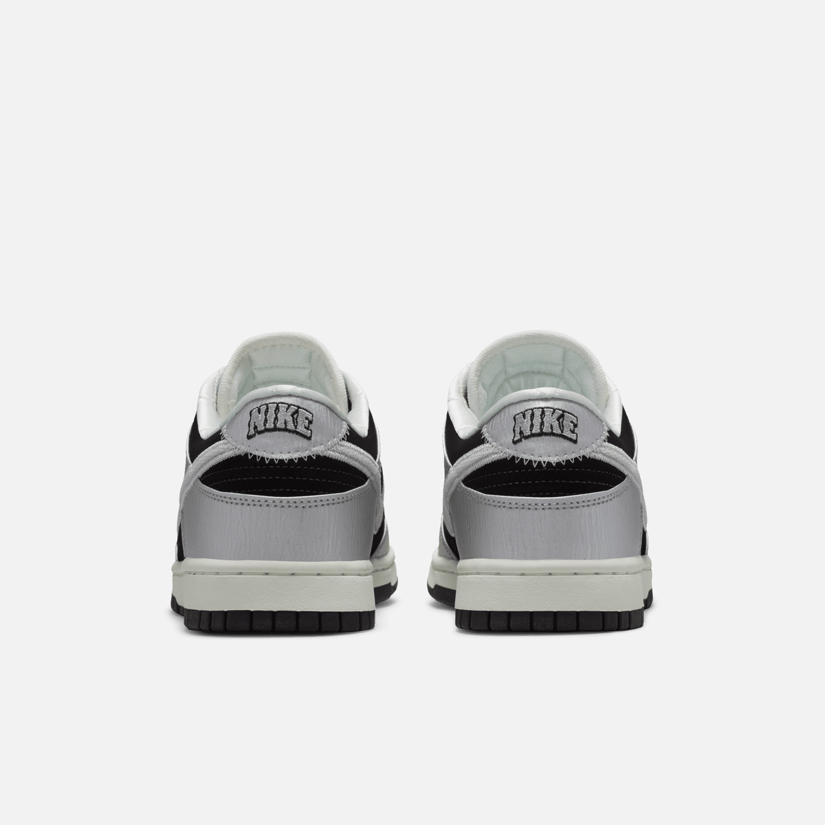 Nike Dunk Low - Prateado metálico / Preto / Branco-creme
