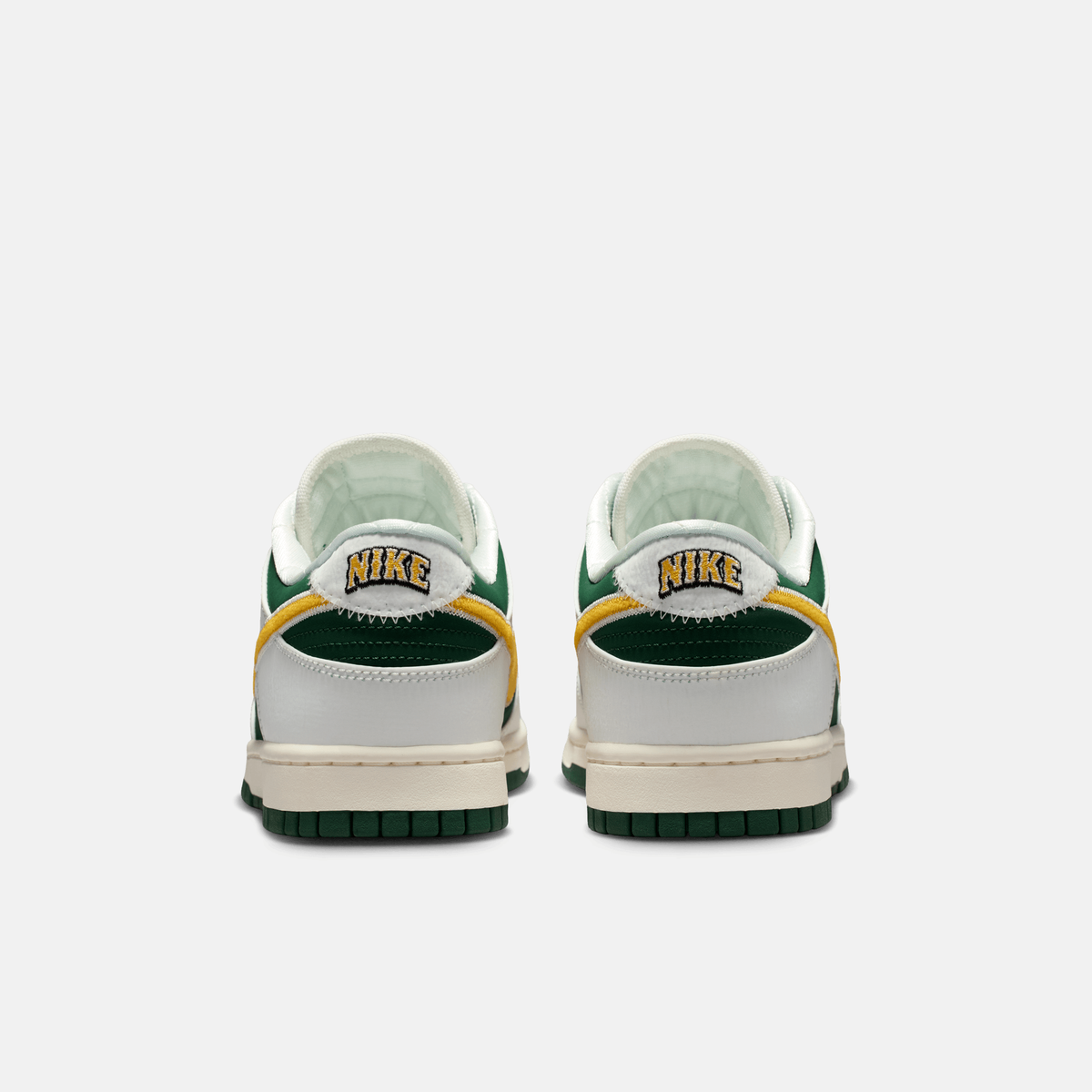 Nike Dunk Low - Branco-creme / Verde-abeto / Vermelho / Dourado