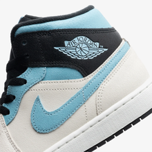 Air Jordan 1 Mid - Branco / Azul / Preto