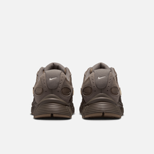 Nike V5 RNR Suede - Marrom / Branco-pérola suave / Cinza-pedra