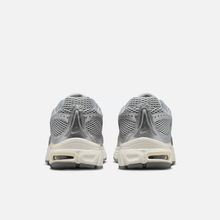 Nike Air Max Moto 2K - Cinza claro / Cinza / Branco-creme / Branco