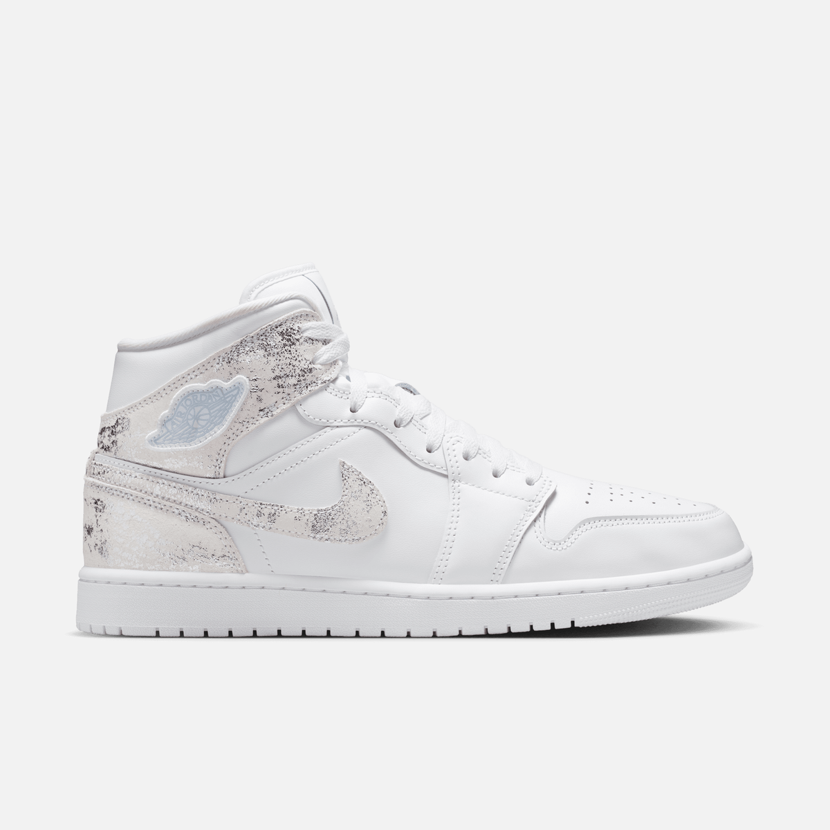 Air Jordan 1 Mid SE Distressed - Branco / Prateado