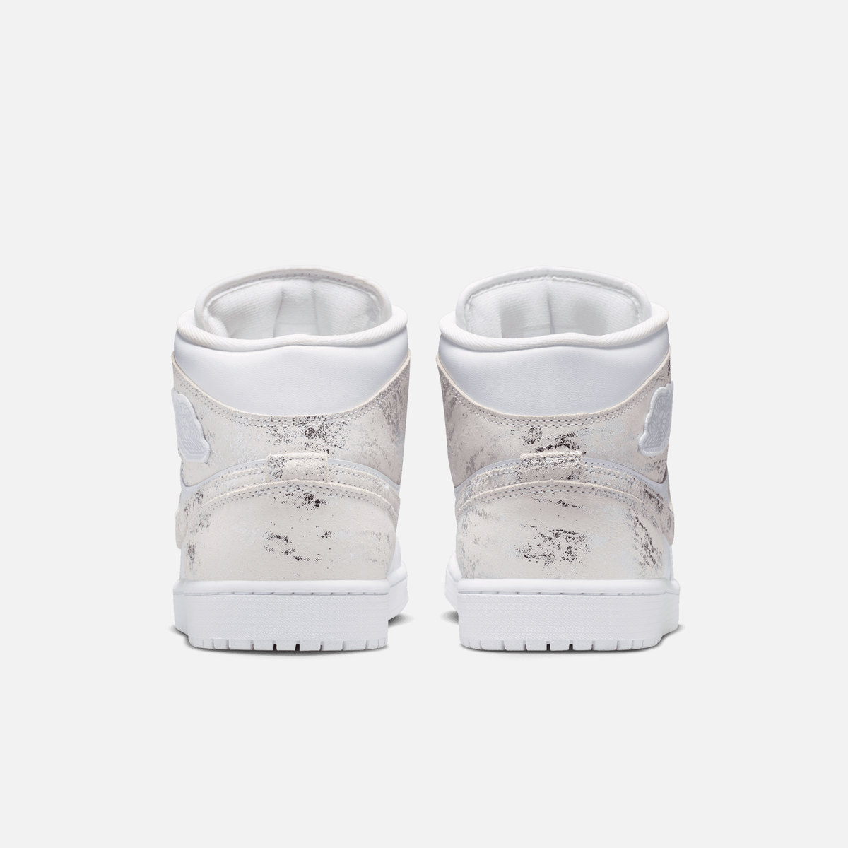 Air Jordan 1 Mid SE Distressed - Branco / Prateado