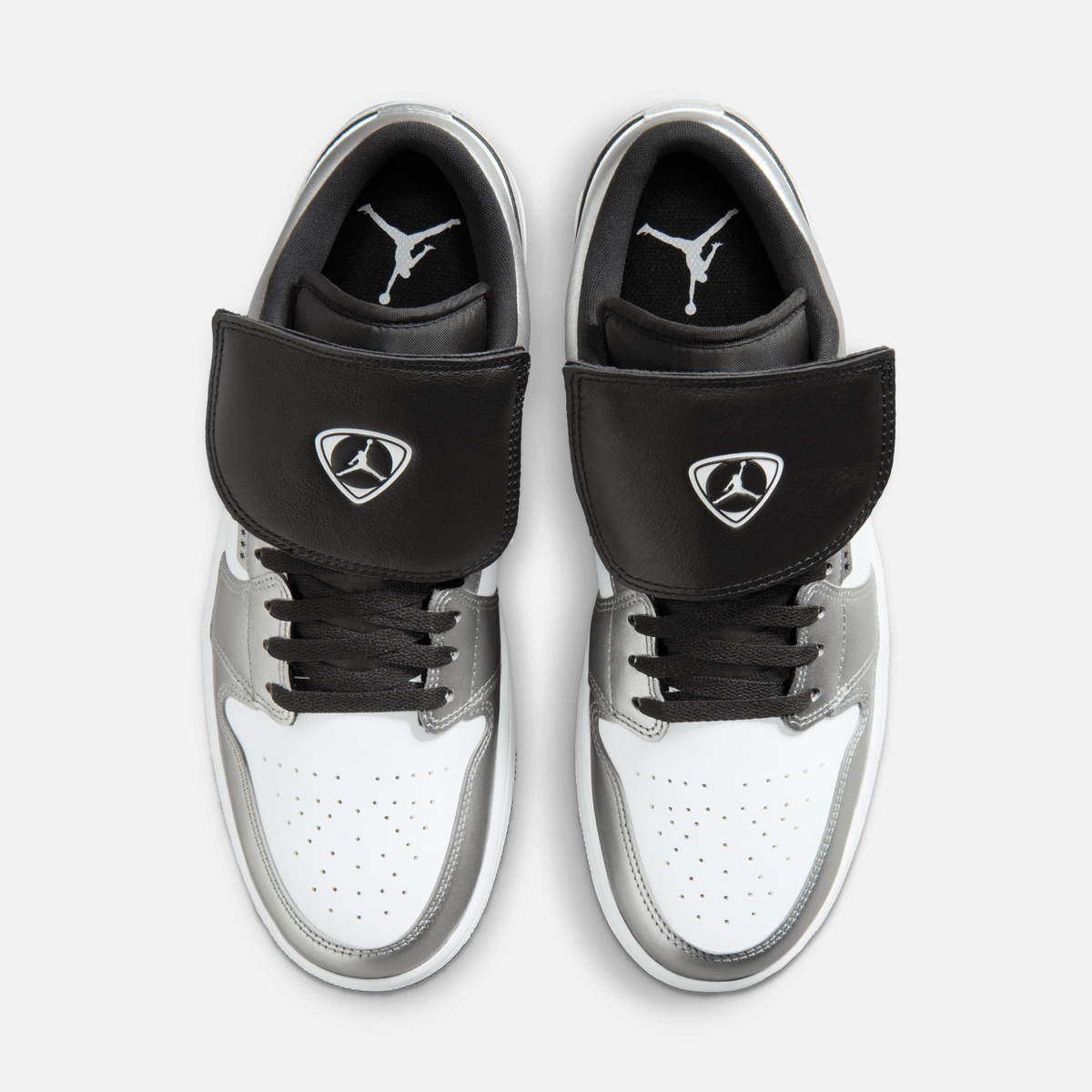 Air Jordan 1 Low Tiempo - Branco / Preto / Prateado metálico