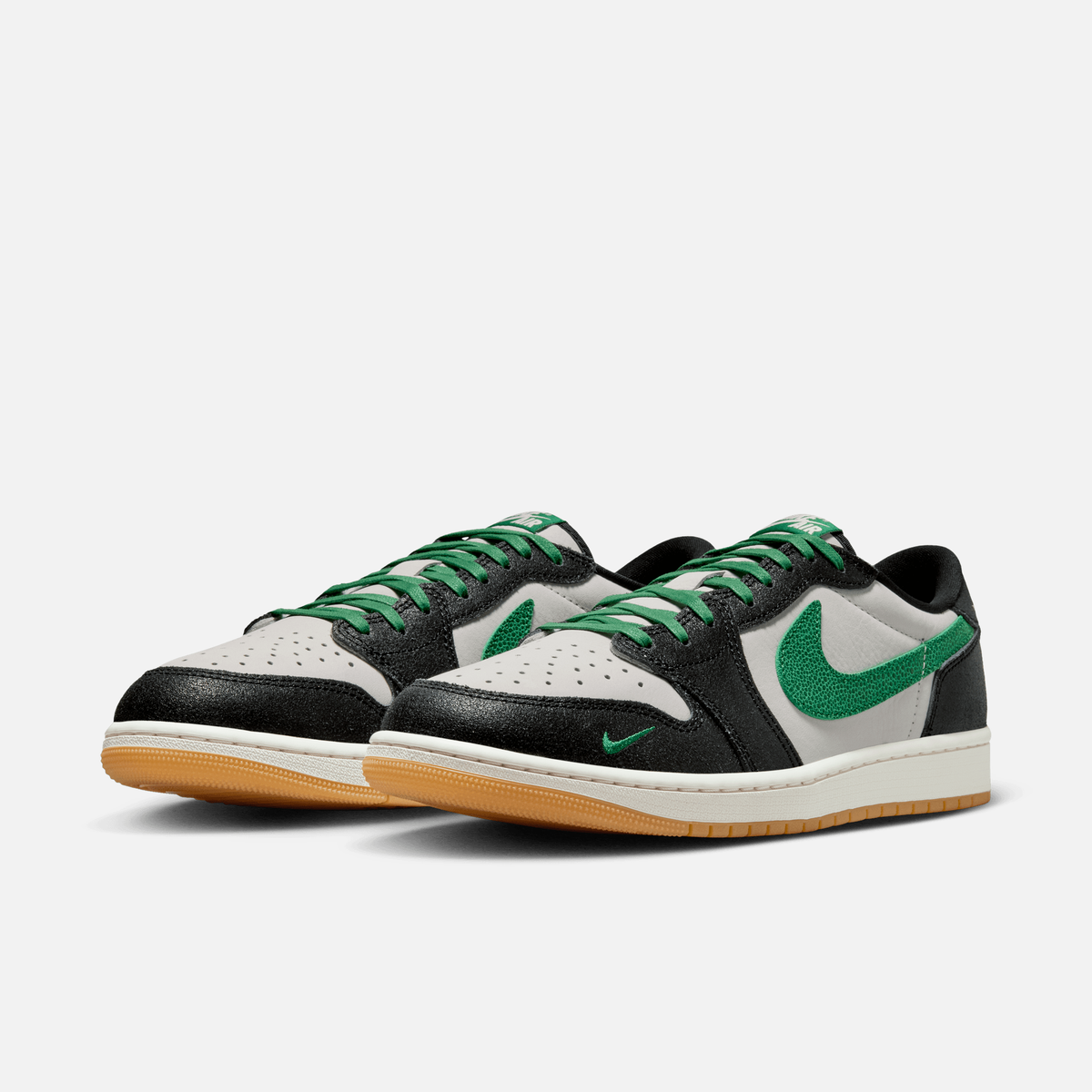 Air Jordan 1 Low OG - Branco-acinzentado / Verde / Preto / Caramelo-médio