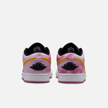 Air Jordan 1 Low SE - Preto / Branco-creme / Rosa-vivo / Dourado