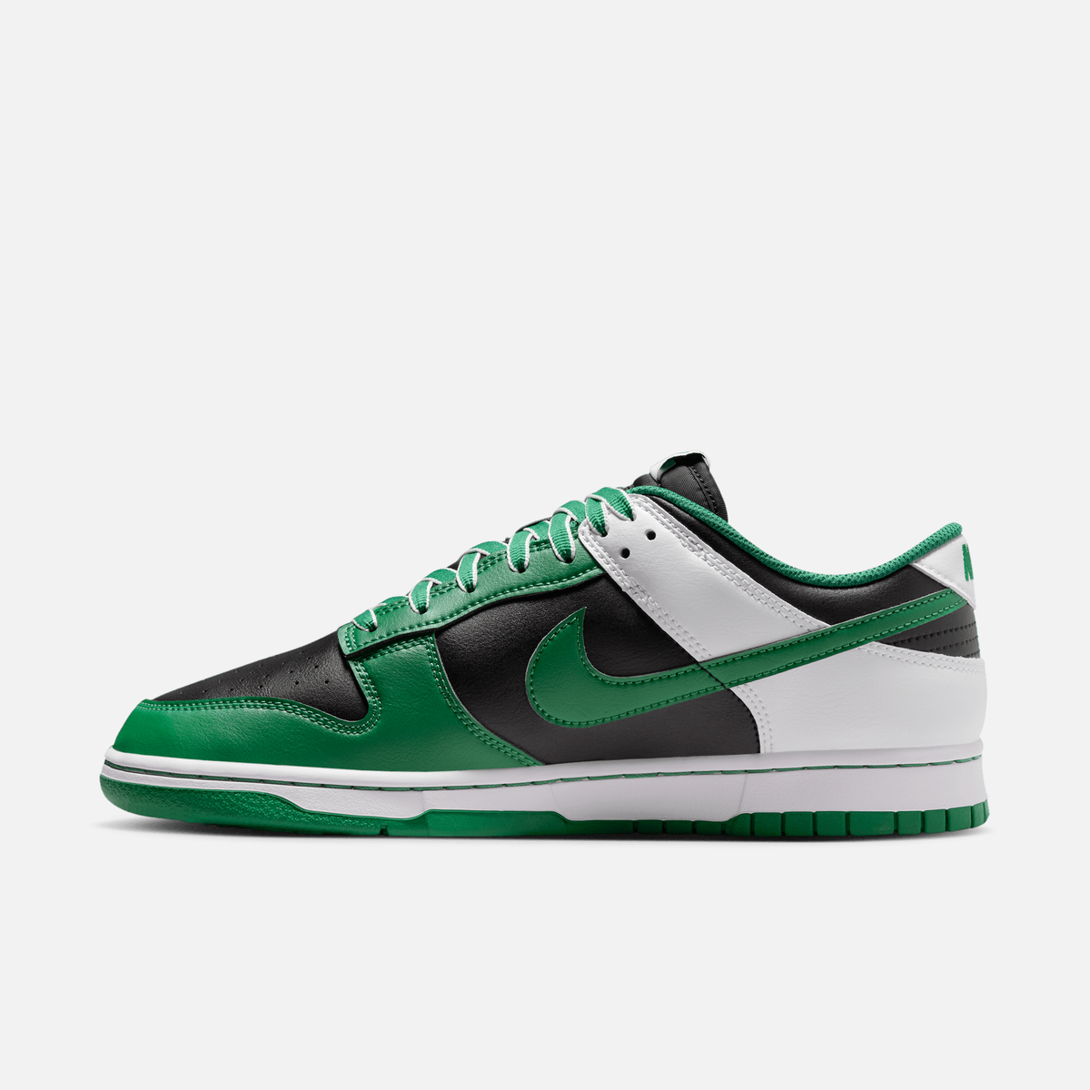 Nike Dunk Low - Preto / Branco / Verde-trevo