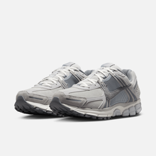 Nike Zoom Vomero 5 SE - Cinza-platinado / Cinza / Branco