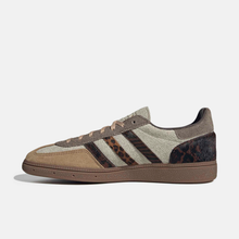 Adidas Handball Spezial Jeans e acabamento peluciado - Cáqui / Marrom / Marrom-café
