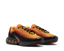 Tênis Nike Air Max DN SE em laranja, vermelho e preto — imagem 2