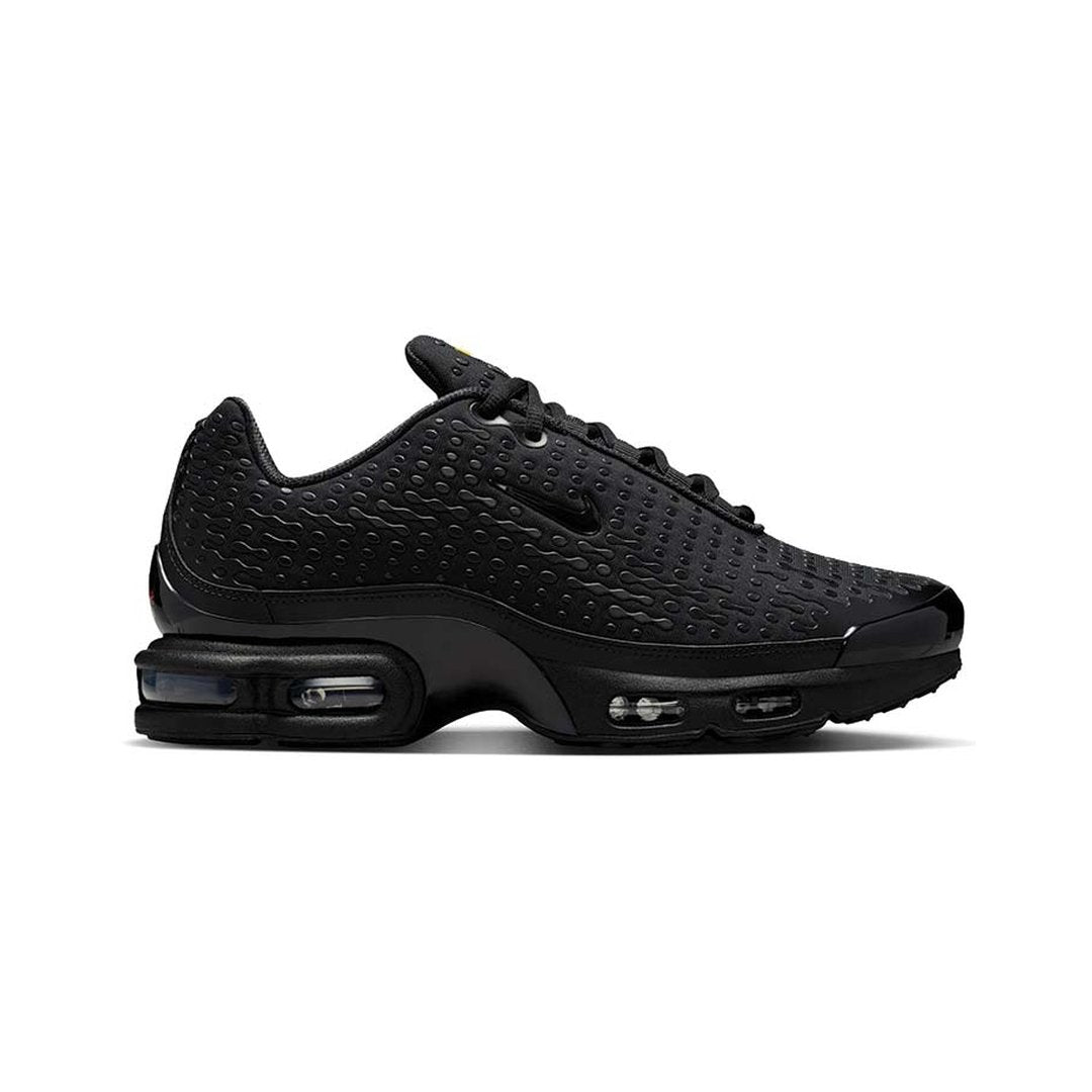 Tênis Nike Air Max Plus VII em preto — vista lateral