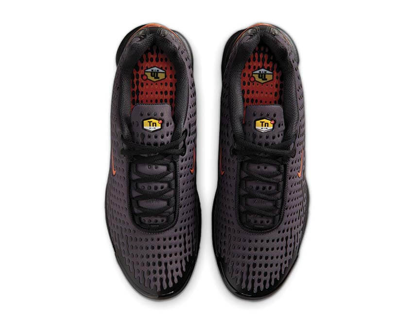 Tênis Nike Air Max Plus VII em preto com detalhes em cobre — imagem 5
