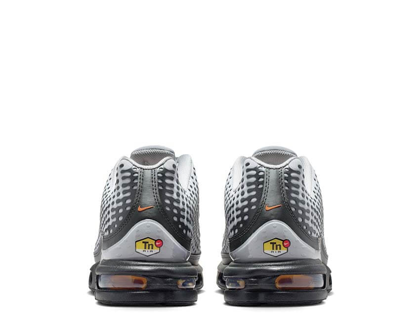Tênis Nike Air Max Plus VII em cinza-fumê claro — imagem 4