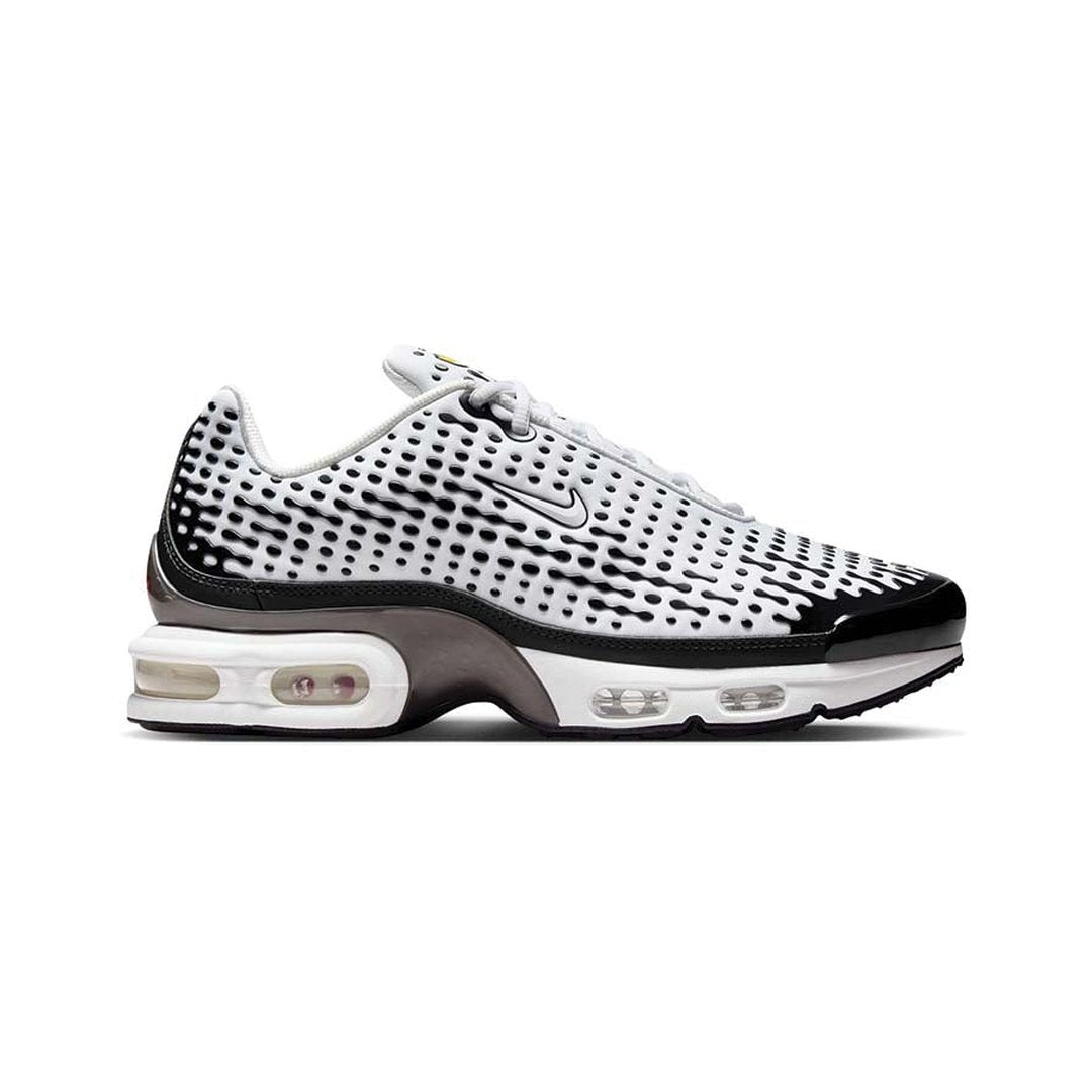 Tênis Nike Air Max Plus VII em branco e preto — vista lateral