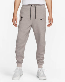 Calça Tottenham Hotspur Tech Fleece - Marrom-acinzentado