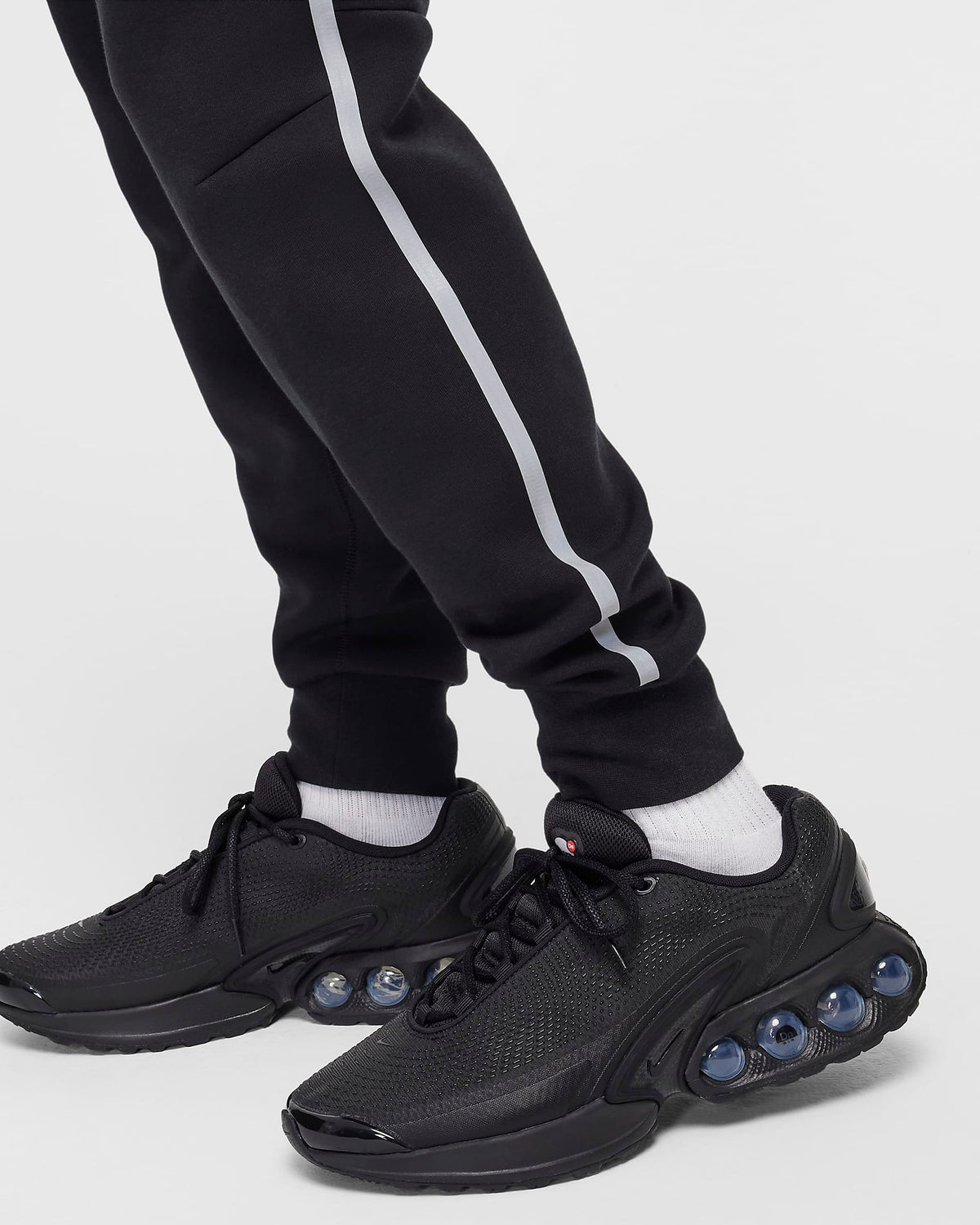 Calça Nike Tech Fleece - Preto e Prateado