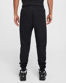 Calça Nike Tech Fleece - Preto e Prateado