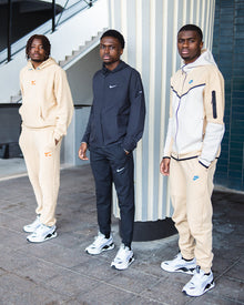 Calça jogger Nike Tech Fleece - Bege e Azul