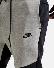 Calça Nike Tech Fleece - Preto e Cinza